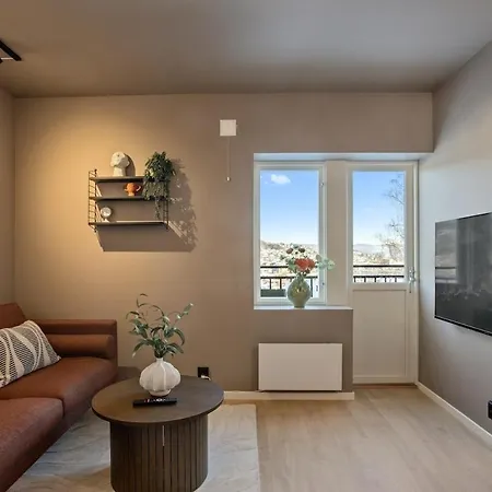 Penthouse L Close To Center L Balcony With View L 3 Bedroom *